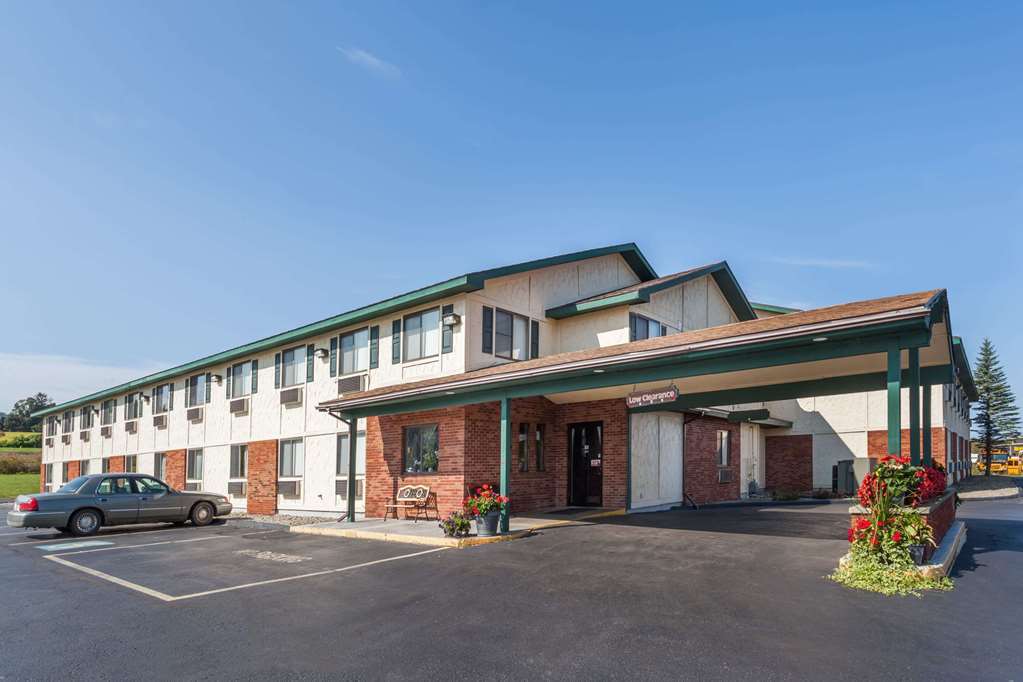 Hotel Super 8 By Wyndham East Stroudsburg - Poconos Exterior foto
